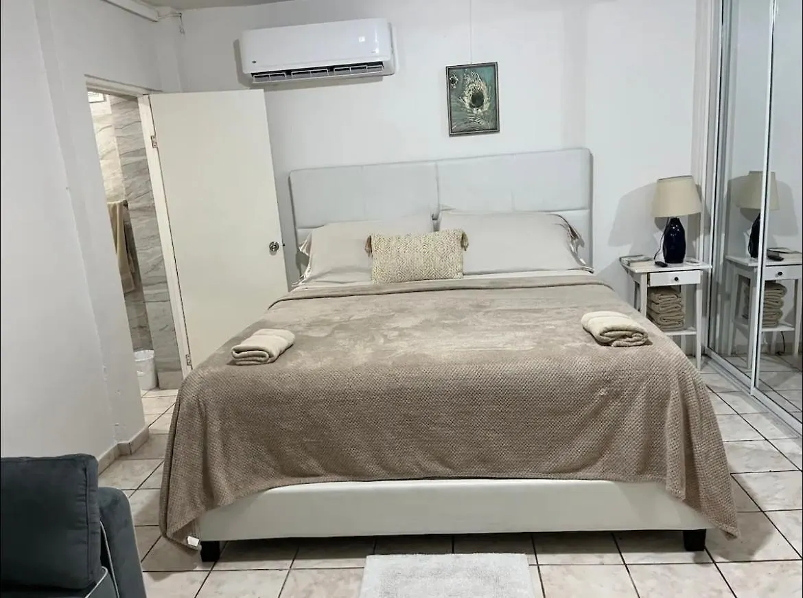 Shalex House 4 Apartman Loiza 0*,